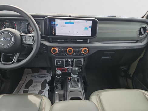 Certified 2025 Jeep Gladiator Mojave AWD/4WD image 11
