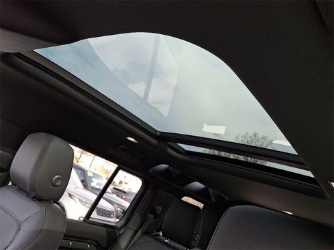 New 2025 Land Rover Defender 110 S image 9