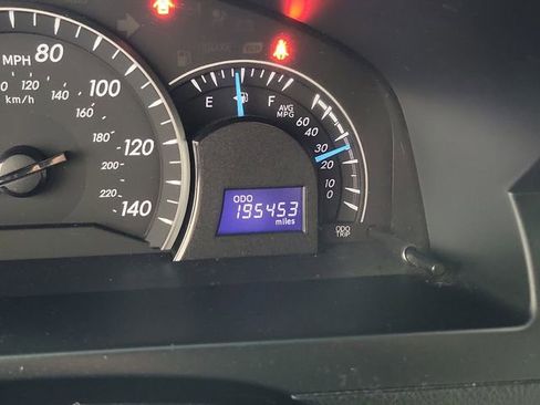 Used 2014 Toyota Camry LE image 2