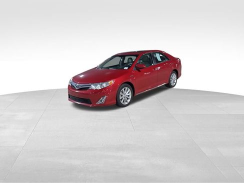 Used 2014 Toyota Camry XLE w/ Leather Package image 11