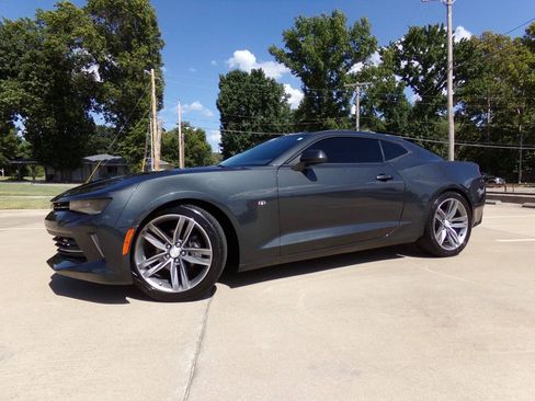 Used 2017 Chevrolet Camaro LT RWD image 4