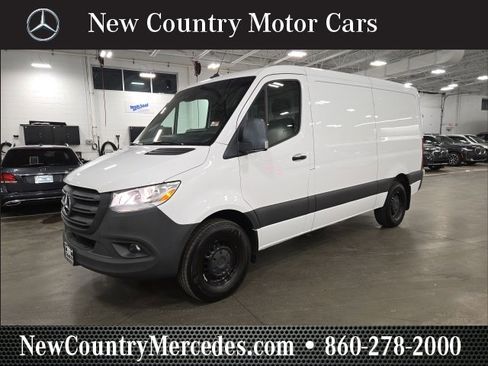Used 2024 Mercedes-Benz Sprinter 2500 image 3