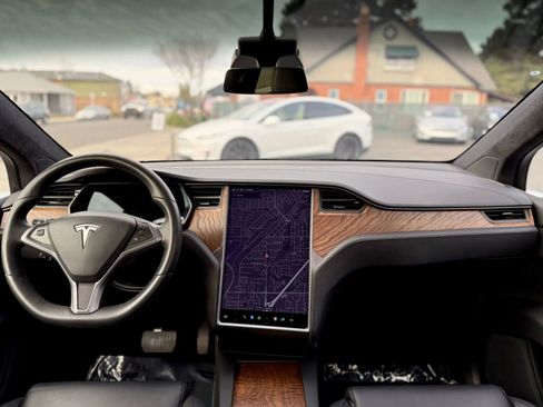 Used 2020 Tesla Model X Long Range image 10