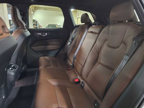 Used 2023 Volvo XC60 B5 Ultimate w/ Climate Package image 17