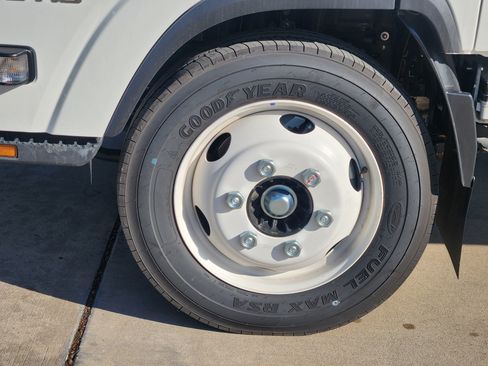 New 2025 Chevrolet Low Cab Forward image 15