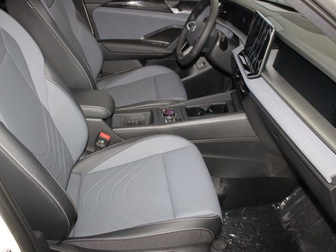 New 2026 Volkswagen Tiguan SE R-Line FWD image 30