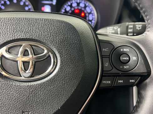Used 2020 Toyota RAV4 XLE Premium image 18