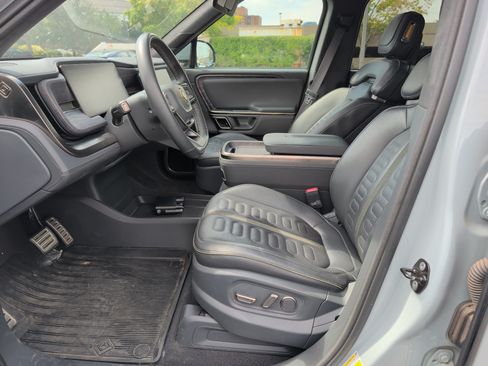 Used 2022 Rivian R1T Adventure AWD/4WD image 6