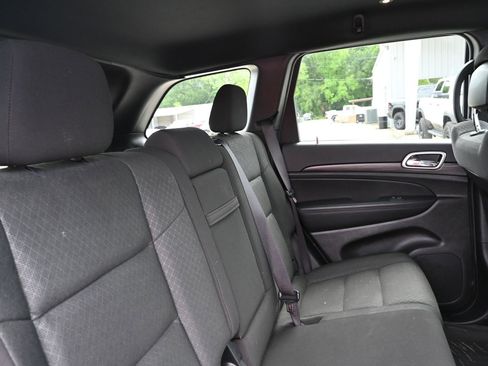 Used 2021 Jeep Grand Cherokee Laredo RWD image 29