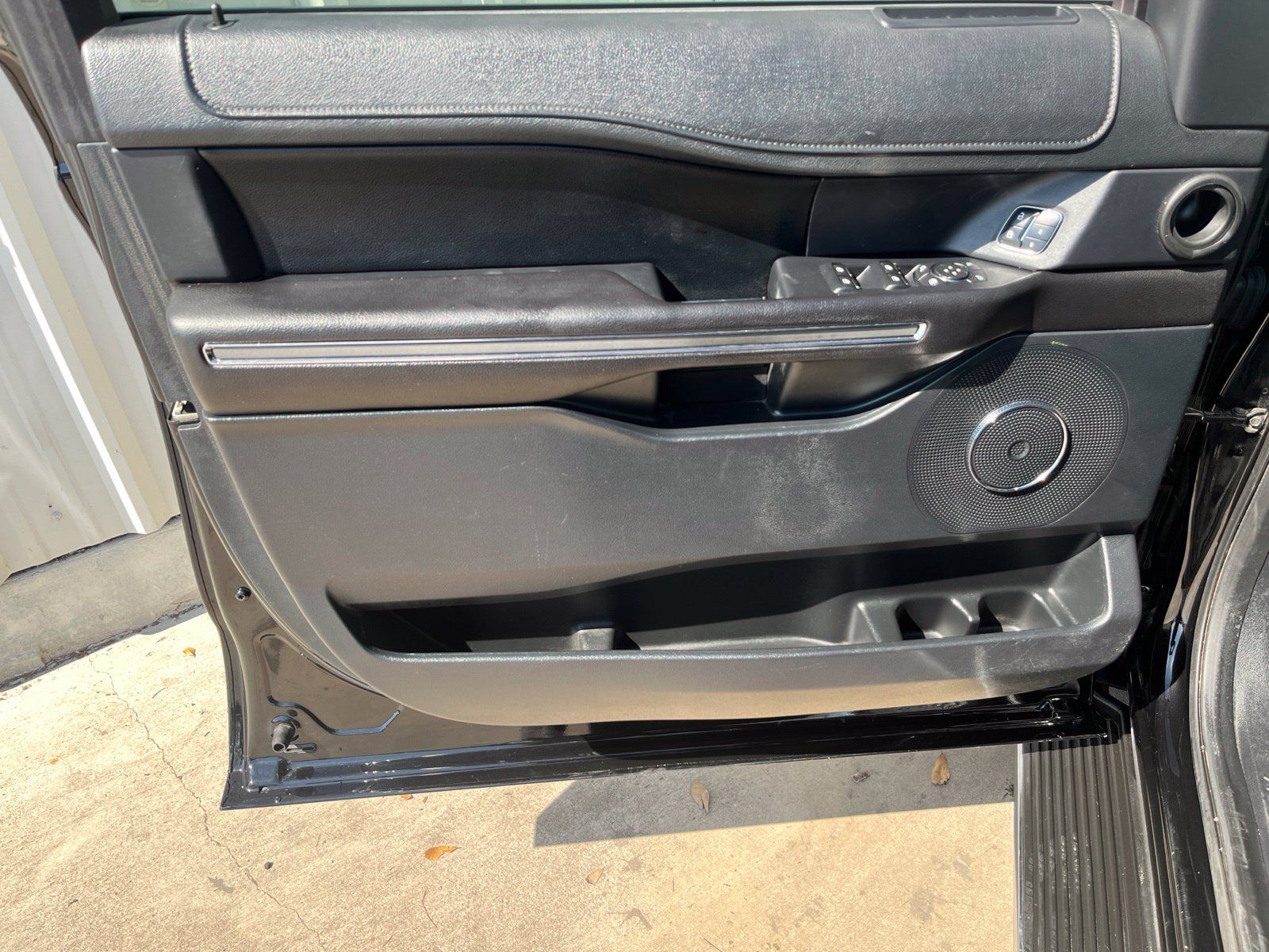 Used 2018 Ford Expedition XLT w/ Equipment Group 202A RWD image 11