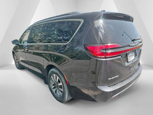 Used 2021 Chrysler Pacifica Touring-L FWD image 5