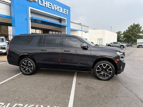 Used 2022 Chevrolet Suburban RST w/ Luxury Package AWD/4WD image 2