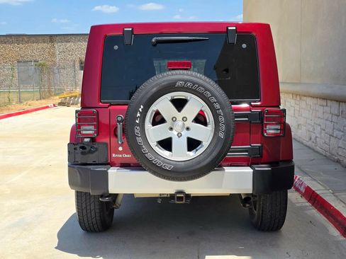 Used 2012 Jeep Wrangler Unlimited Sahara w/ Connectivity Group AWD/4WD image 4