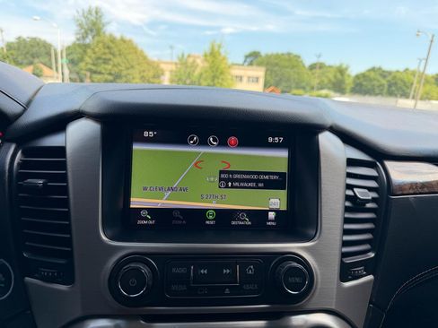 Used 2015 GMC Yukon Denali w/ Premium Package AWD/4WD image 16