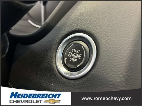 Used 2022 Cadillac XT4 Luxury w/ Cold Weather Package AWD/4WD image 29