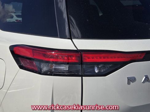 Used 2024 Nissan Pathfinder SL w/ Cargo Package image 8