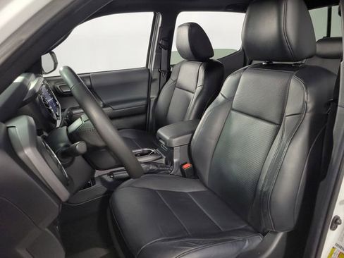 Used 2022 Toyota Tacoma TRD Off-Road w/ TRD Premium Off Road Package RWD image 11