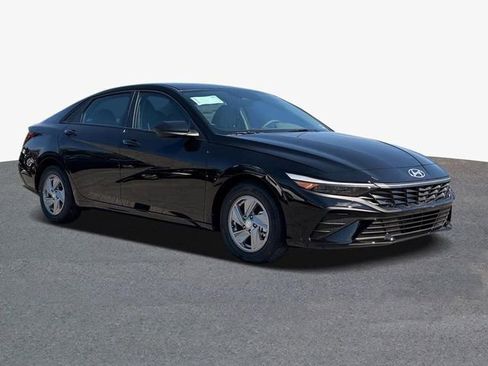 New 2026 Hyundai Elantra SE w/ Cargo Package FWD image 4