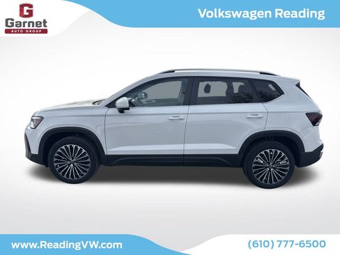 New 2026 Volkswagen Taos SE image 2