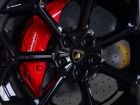 Used 2024 Lamborghini Urus Performante AWD/4WD image 13