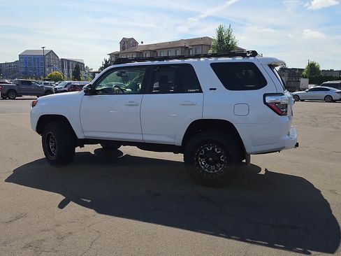 Used 2022 Toyota 4Runner SR5 Premium w/ Moonroof Package AWD/4WD image 10