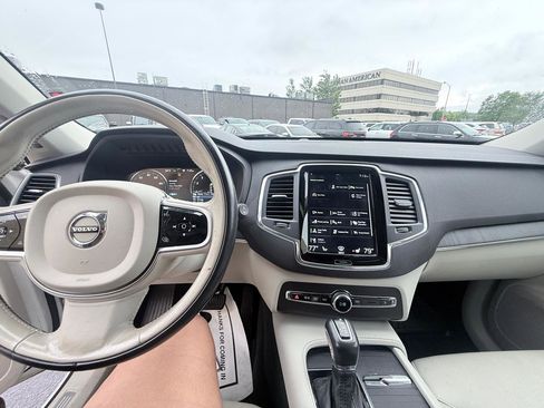 Used 2020 Volvo XC90 T5 Momentum AWD/4WD image 18