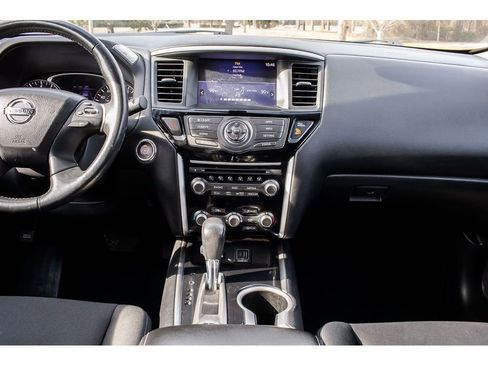 Used 2019 Nissan Pathfinder SV image 14