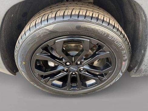 Used 2020 GMC Terrain SLE w/ Driver Convenience Package image 9