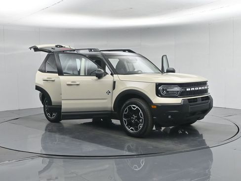 Used 2025 Ford Bronco Sport Outer Banks w/ Outer Banks Tech Package+ AWD/4WD image 35