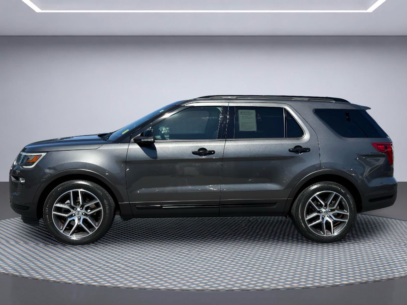 Used 2018 Ford Explorer Sport w/ Equipment Group 401A AWD/4WD image 3