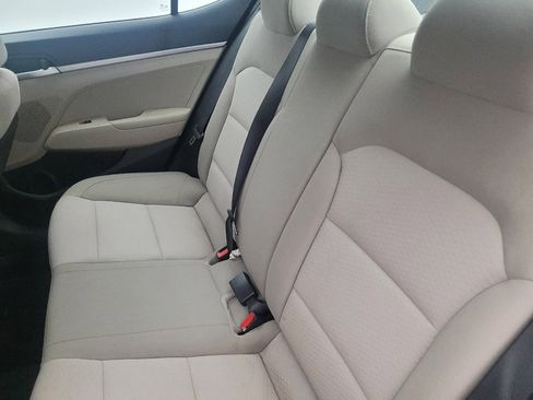 Used 2019 Hyundai Elantra SE FWD image 18
