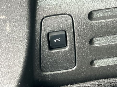 Used 2014 Lincoln MKX AWD w/ Equipment Group 102A image 9