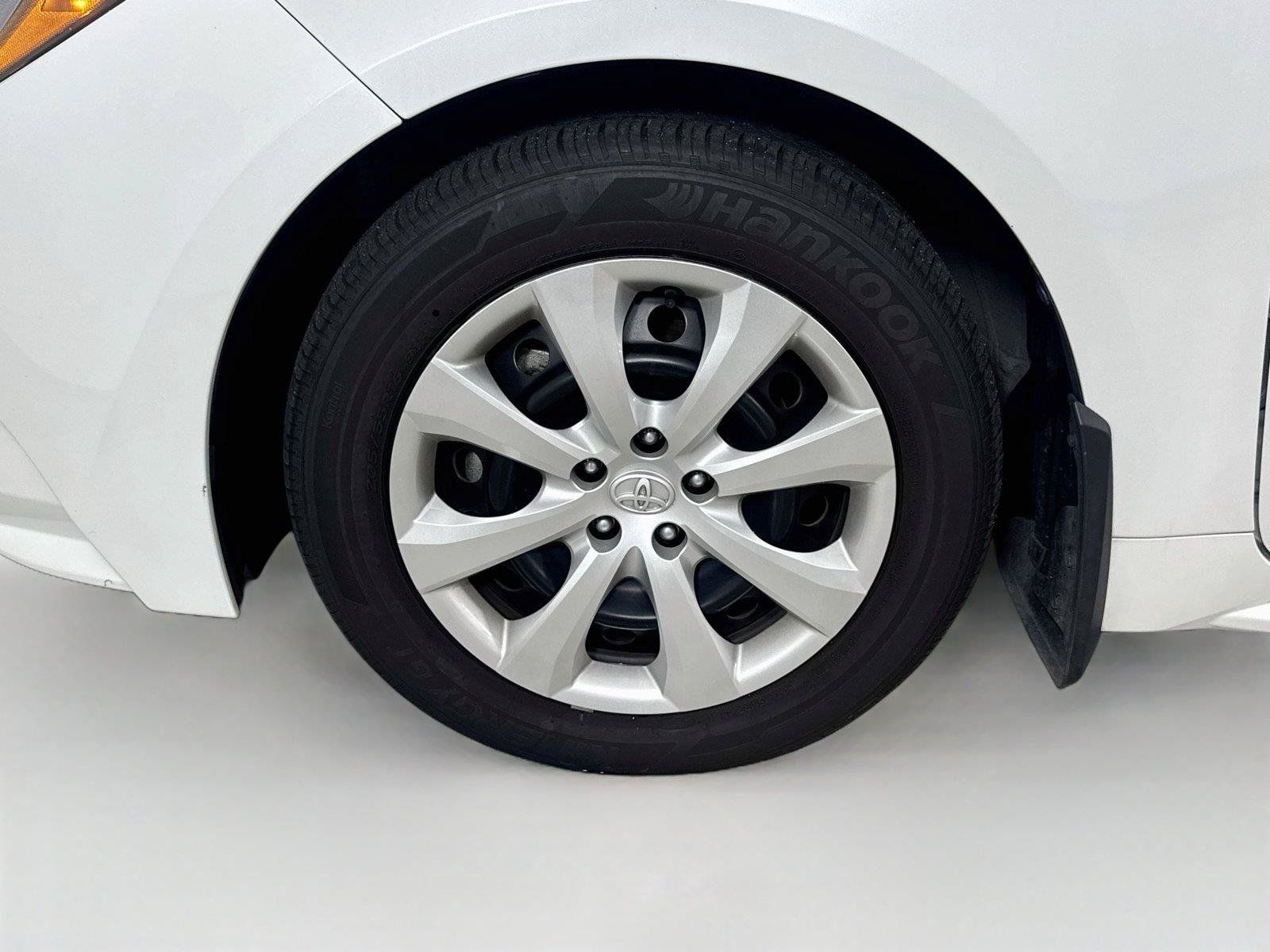 Used 2025 Toyota Corolla LE FWD image 29