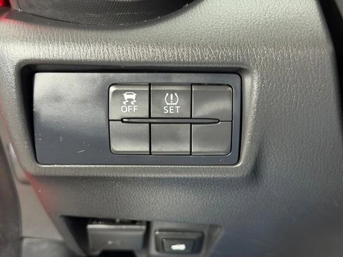 Used 2016 MAZDA MX-5 Miata Club RWD image 22