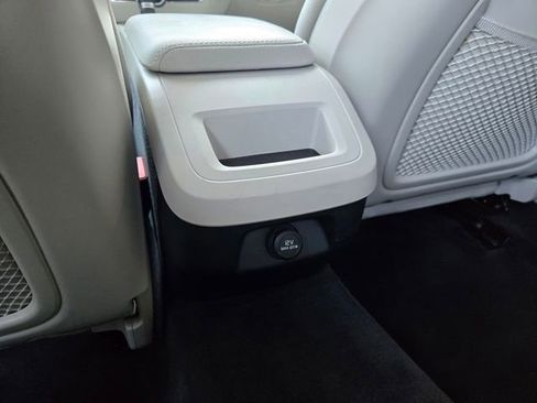 Used 2020 Volvo S60 T5 Momentum image 11