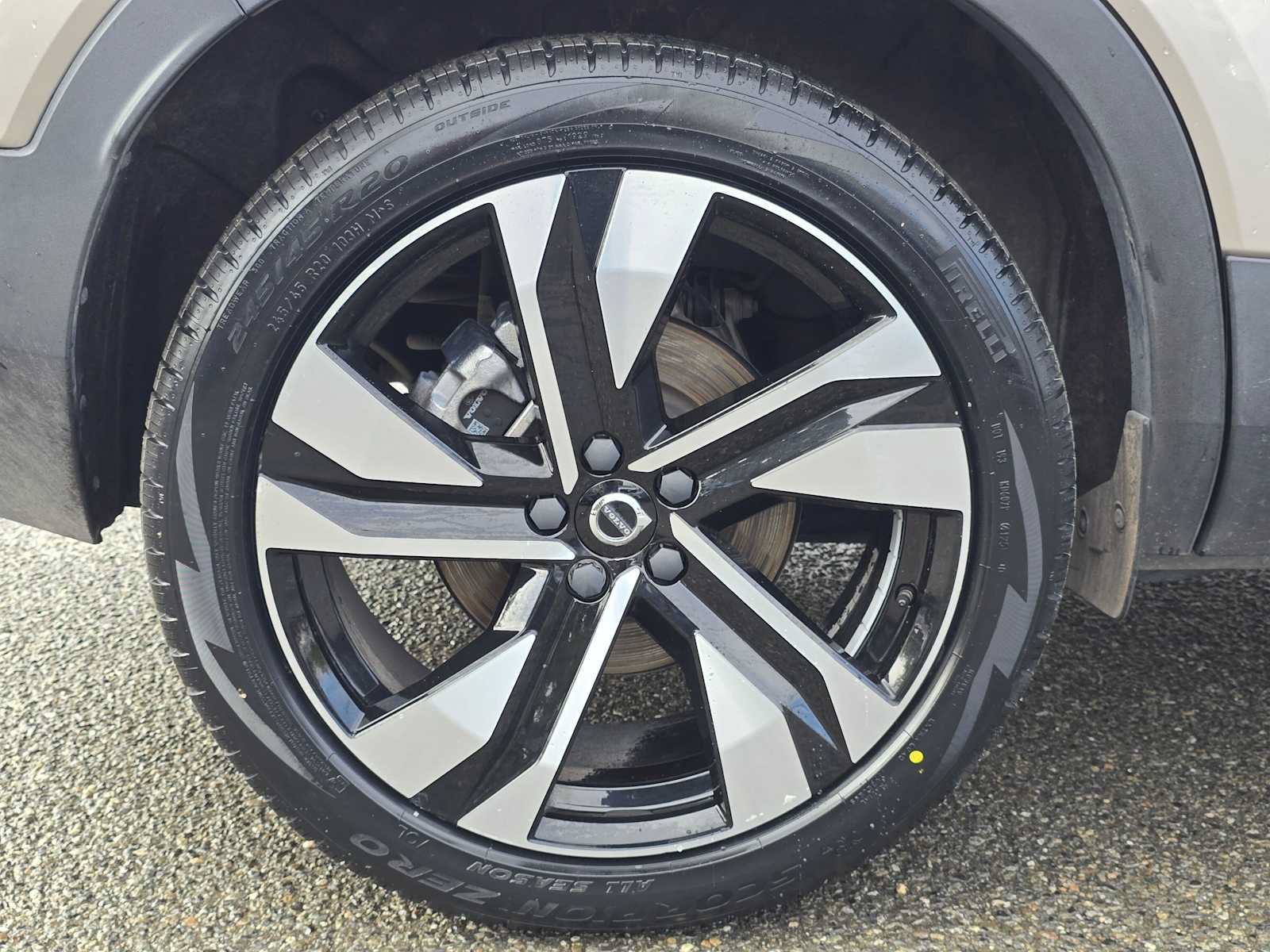 Certified 2024 Volvo XC40 B5 Plus w/ Protection Package Premier AWD/4WD image 10