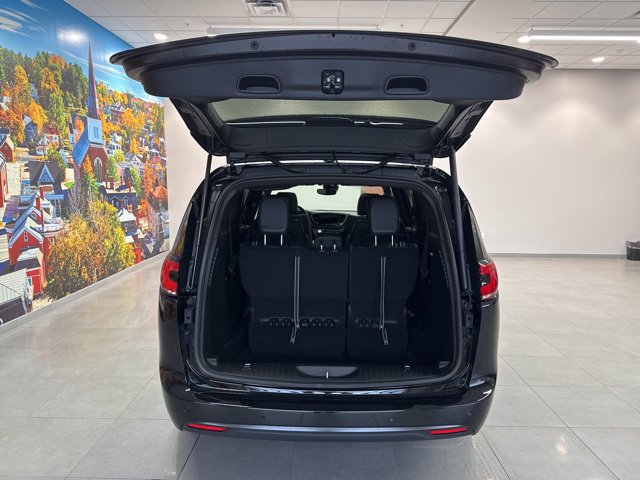 New 2026 Chrysler Pacifica Select w/ S Appearance Package FWD image 42