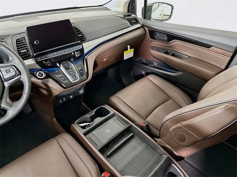 Certified 2026 Honda Odyssey Touring image 30