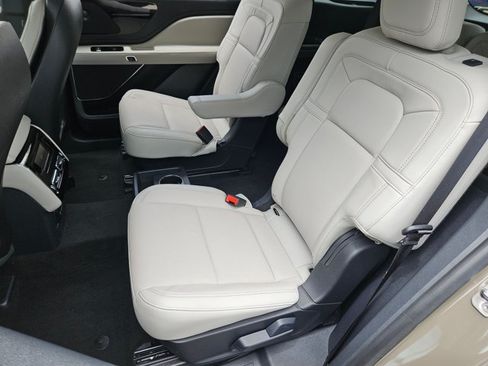 Used 2025 Lincoln Aviator Reserve AWD/4WD image 18