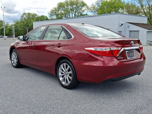 Used 2015 Toyota Camry XLE w/ Moonroof Package FWD image 5