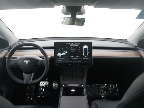 Used 2023 Tesla Model Y Long Range image 13