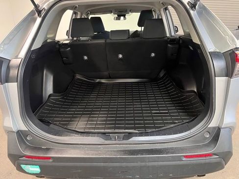 Used 2021 Toyota RAV4 LE image 16