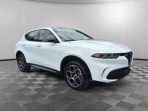 Used 2025 Alfa Romeo Tonale w/ Premium Package AWD/4WD image 2