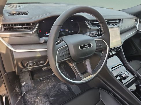 New 2025 Jeep Grand Cherokee Limited RWD image 11
