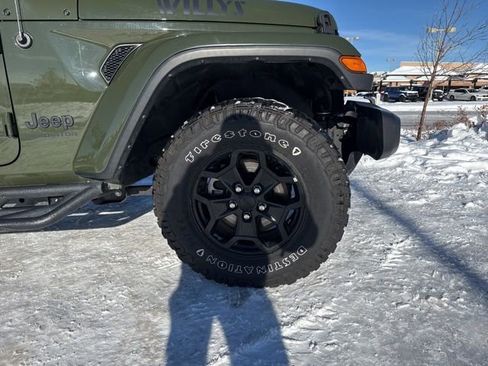 Used 2022 Jeep Gladiator Willys image 13
