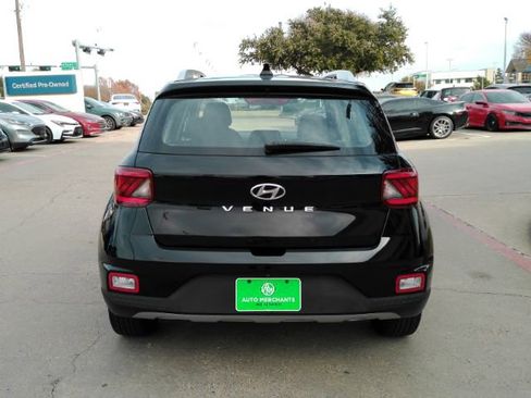 Used 2022 Hyundai Venue SEL w/ Cargo Package image 7