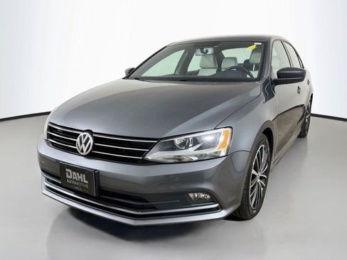 Used 2016 Volkswagen Jetta Sport FWD image 4