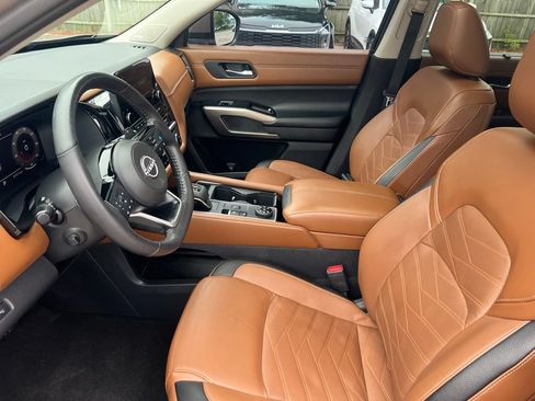 Used 2023 Nissan Pathfinder Platinum AWD/4WD image 4