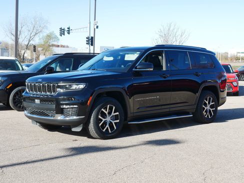 Used 2023 Jeep Grand Cherokee L Limited w/ Luxury Tech Group II image 2