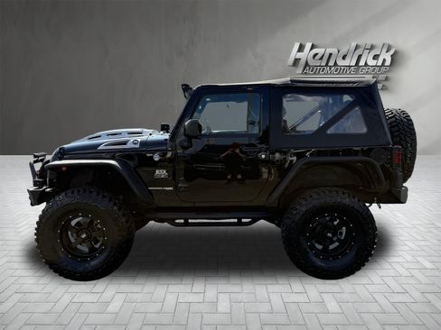 Used 2018 Jeep Wrangler Sport w/ Connectivity Group AWD/4WD image 7